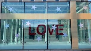 Seregno installazione Love in versione natalizia in  piazza Risorgimento
