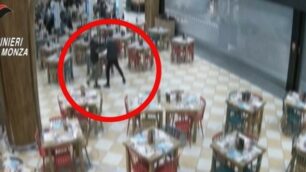 Vimercate, Baby gang: 4 arresti per dodici rapine - fotogramma da video carabinieri