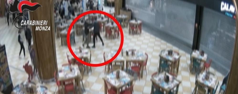 Vimercate, Baby gang: 4 arresti per dodici rapine - fotogramma da video carabinieri