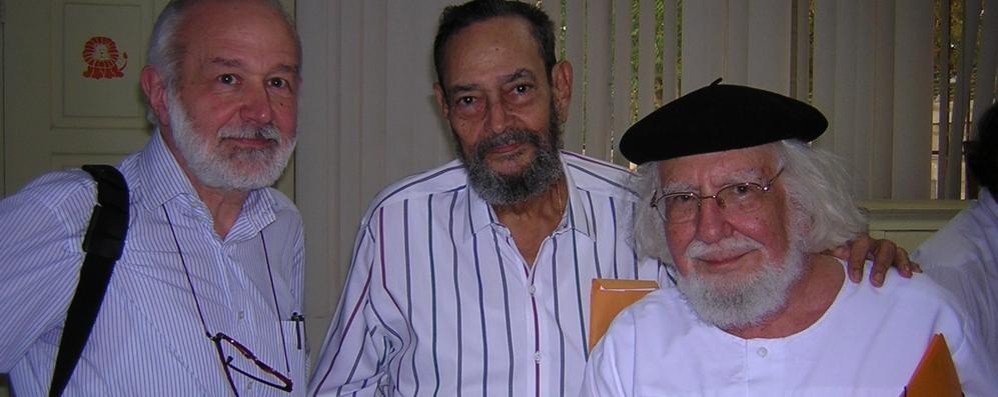 Una foto di Giuseppe Masera con il poeta Ernesto Cardenal e Fernando Silva, già direttore del centro pediatrico di Managua