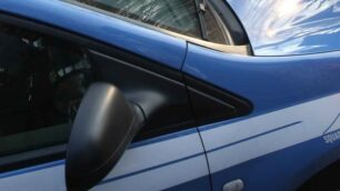 Un’auto della polizia di stato