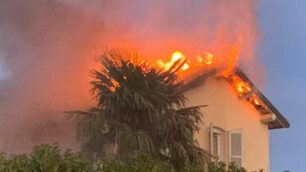 Besana in Brianza incendio Villa Raverio via Guidino nelle sue fasi iniziali