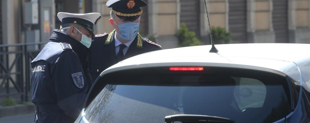 Ai controlli di polizia, carabinieri, guardia di inanza ed esercito si sommano anche quelli delle polizie locali e della polizia provinciale