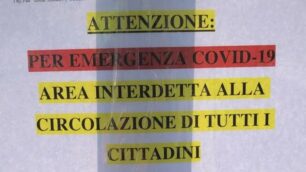 Giussano: il cartello che vieta la circolazione al laghetto