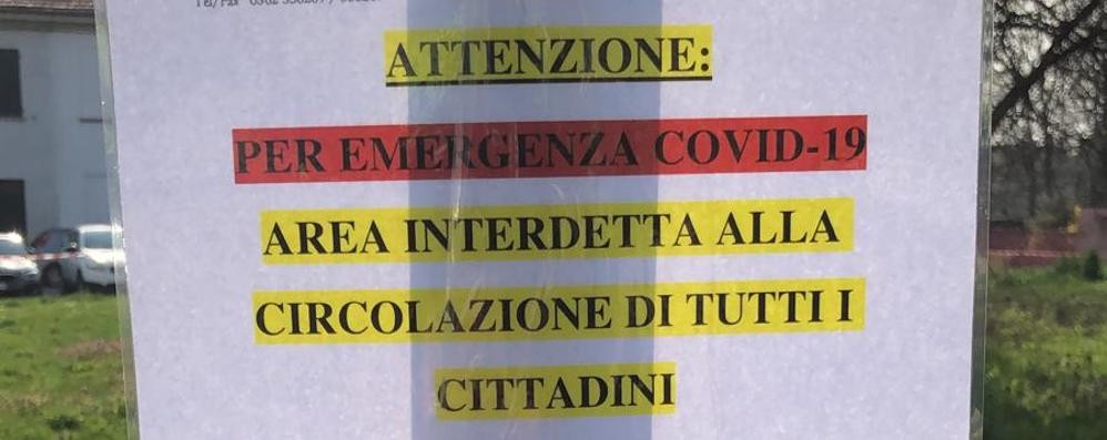 Giussano: il cartello che vieta la circolazione al laghetto