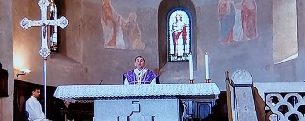 Monsignor Delpini alla basilica di Agliate