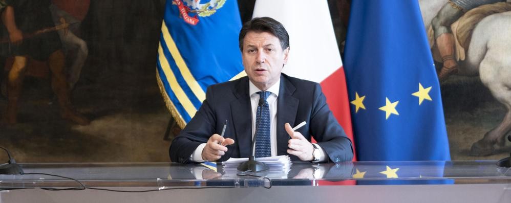 Giuseppe Conte in diretta da palazzo Chigi