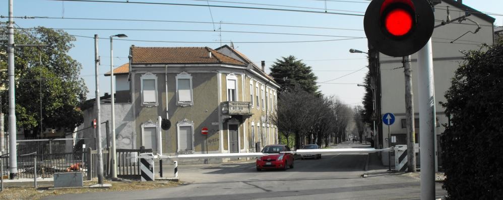 Passaggio a livello ferrovia di via Manzoni a Seveso