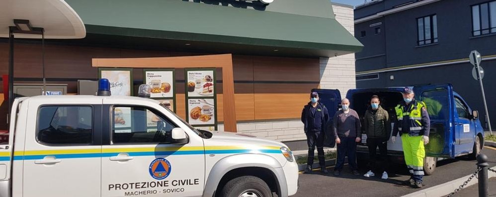 i volontari della Protezione Civile “Franco Raso” di Macherio-Sovico sono stati chiamati da MCDONALD di Lissone per il Centro Fratelli di San Francesco d’Assisi di Milano