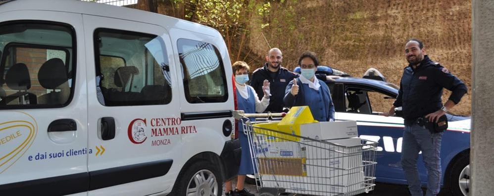 I dolciumi portati dagli agenti