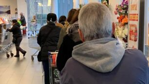 In fila al supermercato