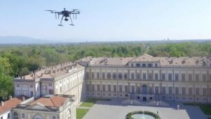 Il volo del drone sulla Villa Reale