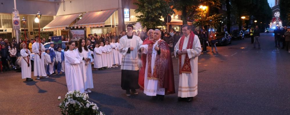 L'omaggio floreale alla Madonnina ha aperto la sagra di Santa Valeria del 2019