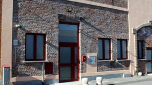 L’ingresso dello stabile di via Milano adibito a centro di ritrovo