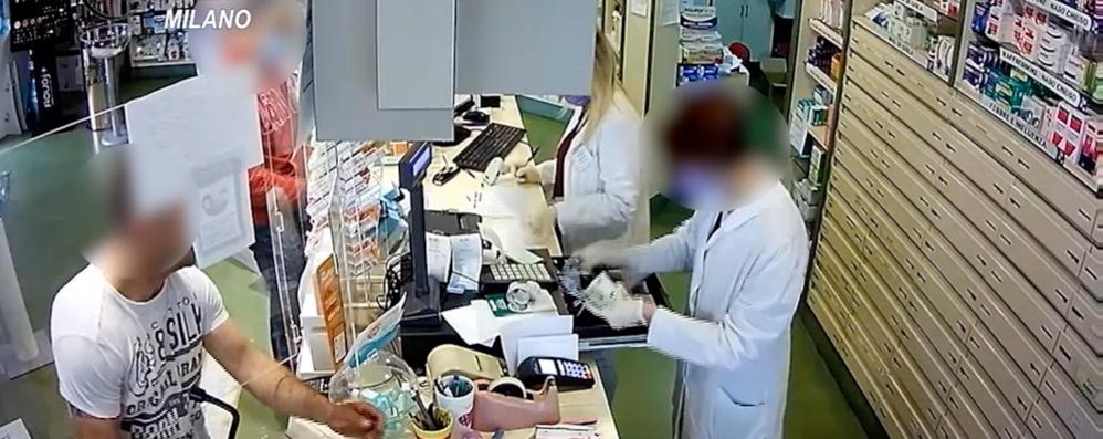 Rapina in farmacia a Solaro