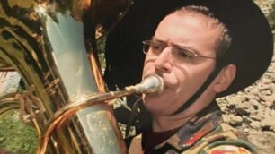 Giorgio Crivellaro mentre suona nella banda civile dei bersaglieri