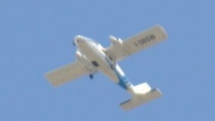 L’aereo Partenavia P68 in volo