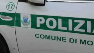 Un’auto della polizia locale di Monza
