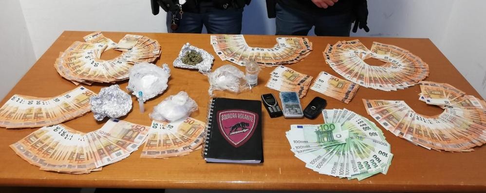 La droga e il denaro sequestrati
