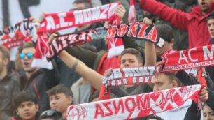 Tifosi del Monza sugli spalti del Brianteo