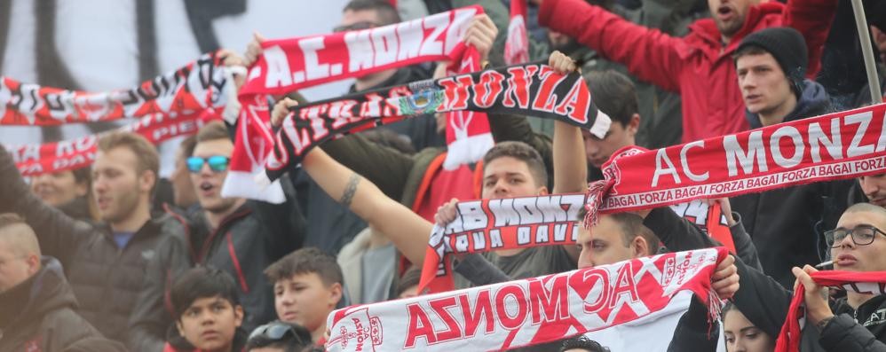 Tifosi del Monza sugli spalti del Brianteo