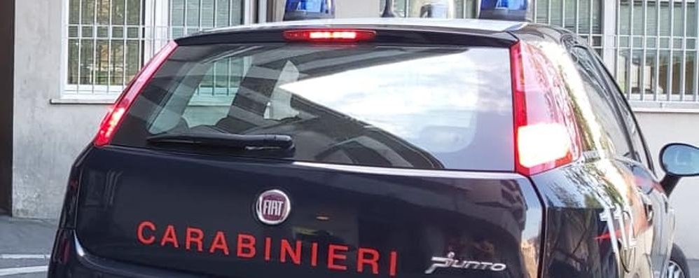 Un’auto dell’Arma