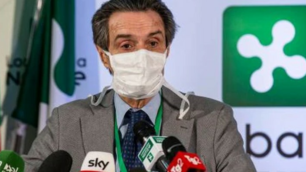 Attilio Fontana con mascherina