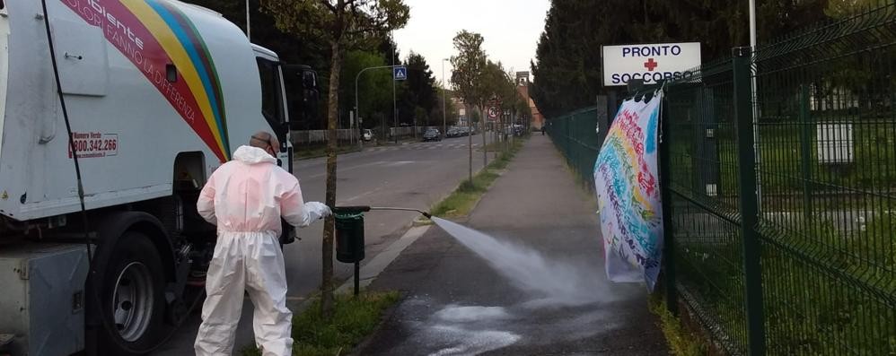 Le operazioni di igienizzazione delle strade compiute da Cem