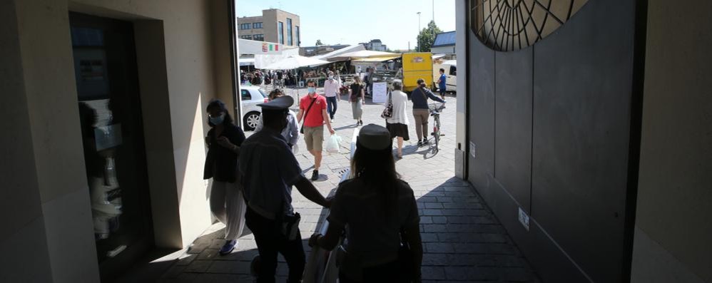 Monza mercato piazza Cambiaghi