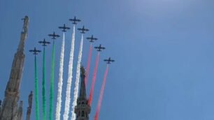 2 giugno: passaggio Frecce tricolori sul duomo di Milano