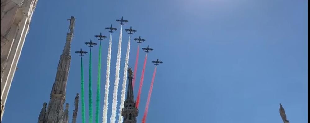 2 giugno: passaggio Frecce tricolori sul duomo di Milano