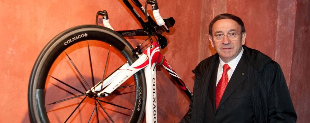 Ernesto Colnago con una sua bicicletta al Must di Vimercate