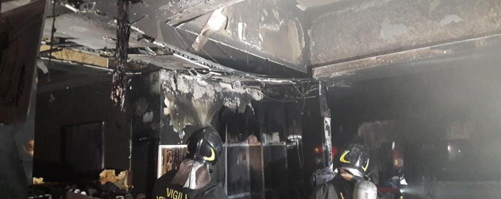 Brugherio incendio pizzeria Lo Stregone