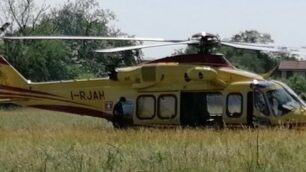 70enne precipitato in un cantiere a Cogliate. Soccorso con l'elicottero del 118