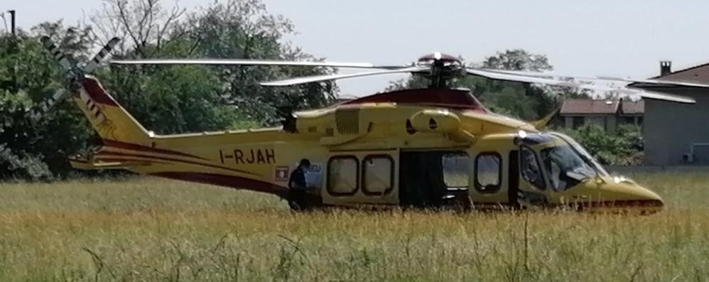 70enne precipitato in un cantiere a Cogliate. Soccorso con l'elicottero del 118