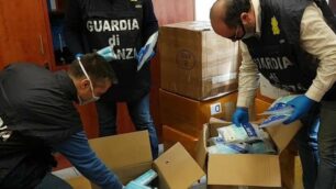 Gdf Seregno sequestro mascherine Guardia di Finanza emergenza coronavirus