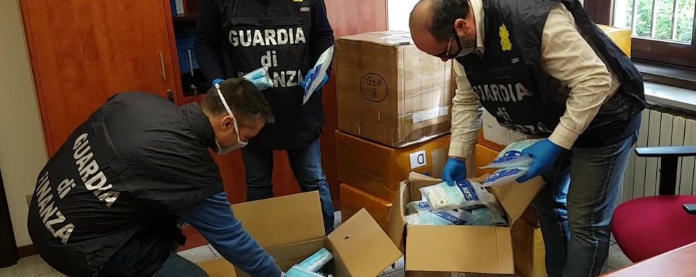 Gdf Seregno sequestro mascherine Guardia di Finanza emergenza coronavirus