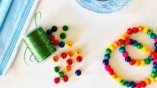 Lentate sul Seveso Assciazione Progetto Oasi braccialetti arcobaleno - foto Associazione su facebook
