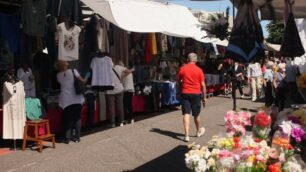 Lissone mercato torna con tutti i banchi - foto Pioltelli