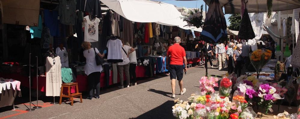 Lissone mercato torna con tutti i banchi - foto Pioltelli