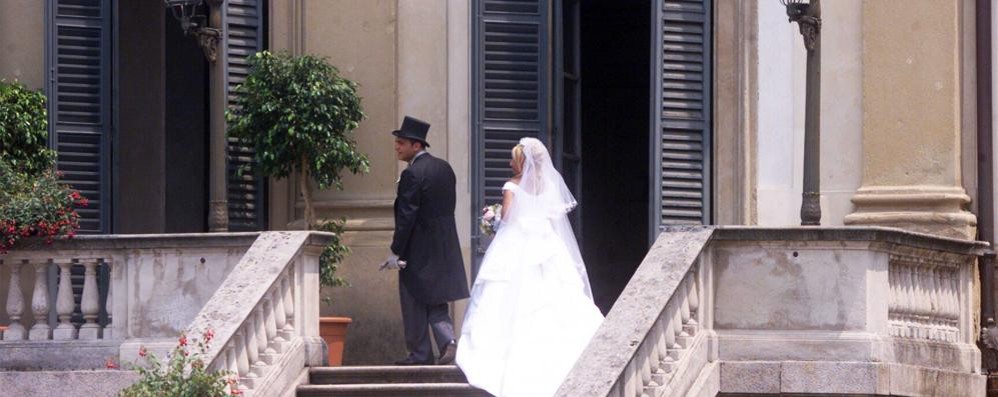 Un matrimonio del passato in Villa reale