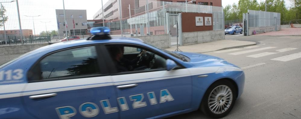 Un’auto della polizia di stato