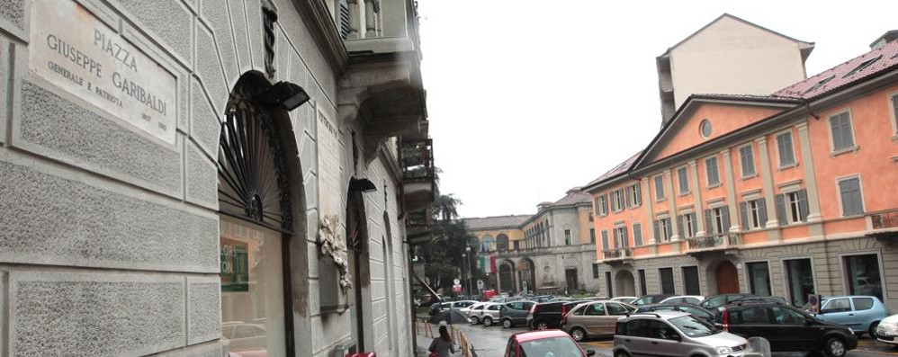 Monza piazza Garibaldi, la piazza del tribunale in centro