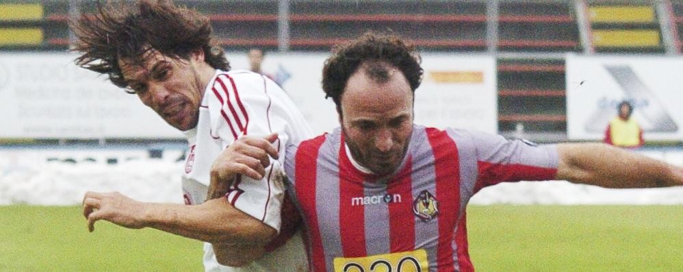 Michele Bacis, a sinistra, quando indossava la maglia del Monza, nel 2008