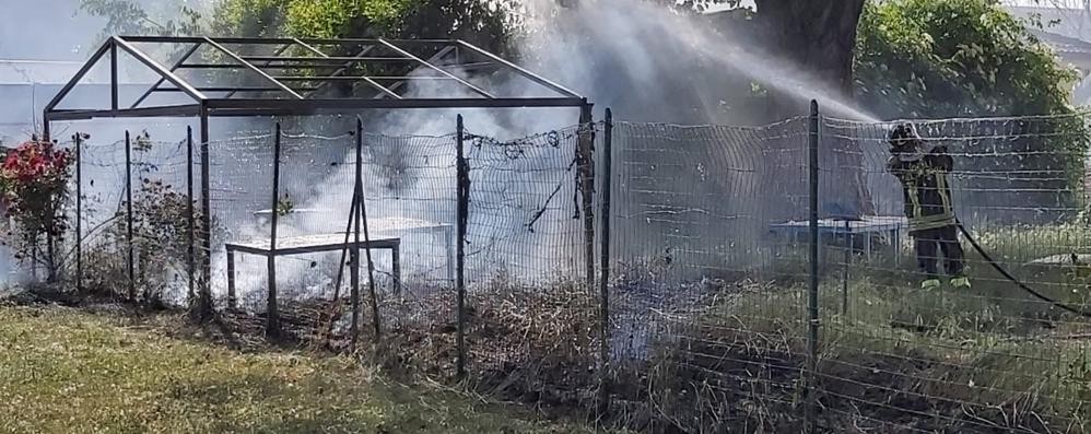 Il gazebo bruciato la minigolf di Paderno Dungano