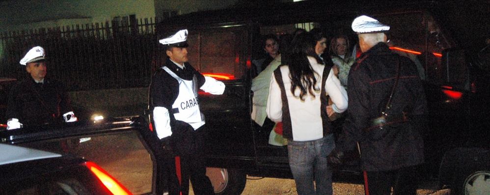 Un controllo di prostitute da parte dei carabinieri  qualche anno fa