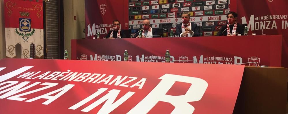 Calcio Conferenza Monza in B