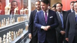 Il presidente del Consiglio Giuseppe Conte a Pechino, il 24 aprile 2019, alla inaugurazione della mostra “The Journey Back Home: An Exhibition of Chinese Artifacts Repatriated from Italy”