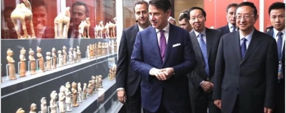 Il presidente del Consiglio Giuseppe Conte a Pechino, il 24 aprile 2019, alla inaugurazione della mostra “The Journey Back Home: An Exhibition of Chinese Artifacts Repatriated from Italy”