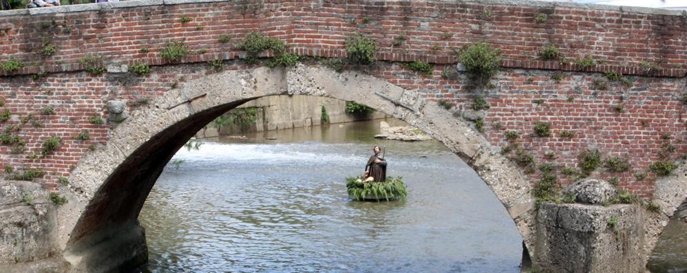 La statua di San Gerardo nel Lambro